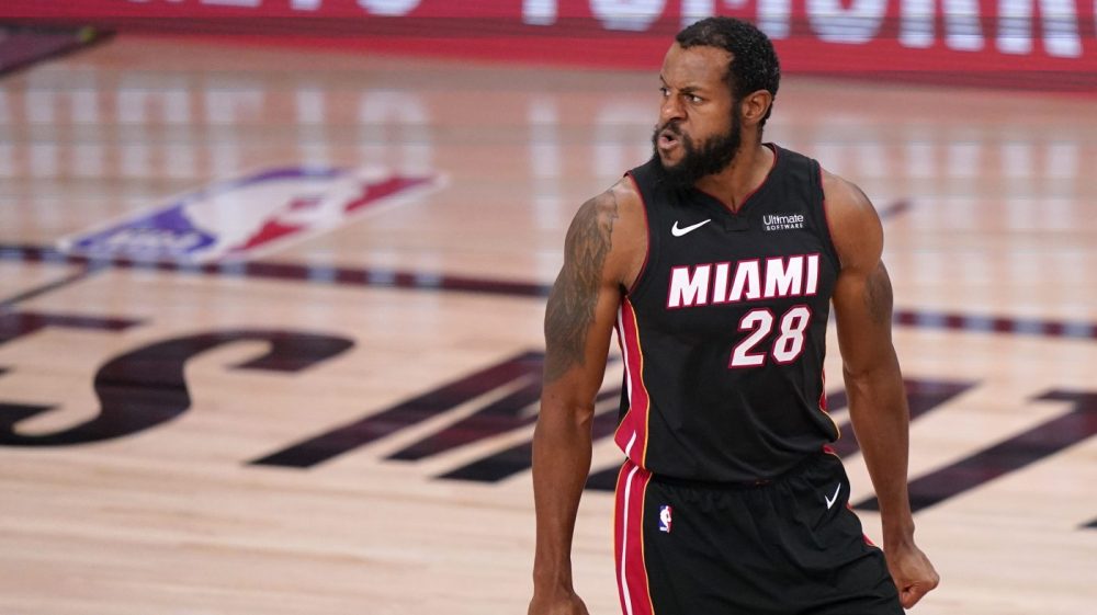 通过回顾她 通过回顾她