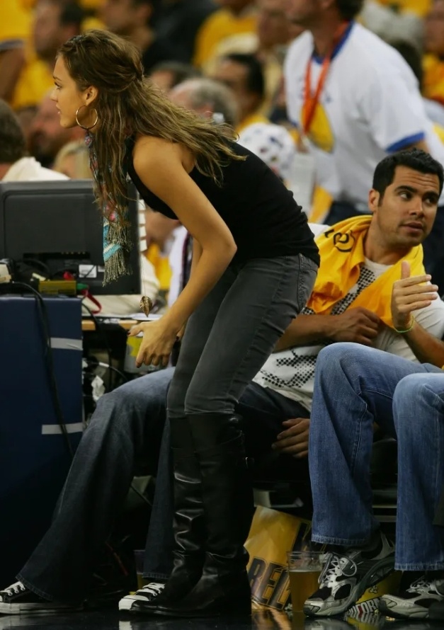 更趋胶着 更趋胶着